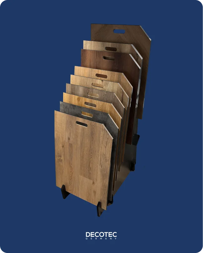 Decotec Display-Ständer mit Bodenmustern im Showroom